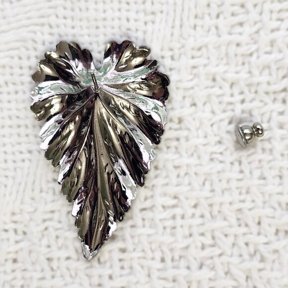 BFD Vintage Silver Toned Leaf Earrings - Picture 5 of 6